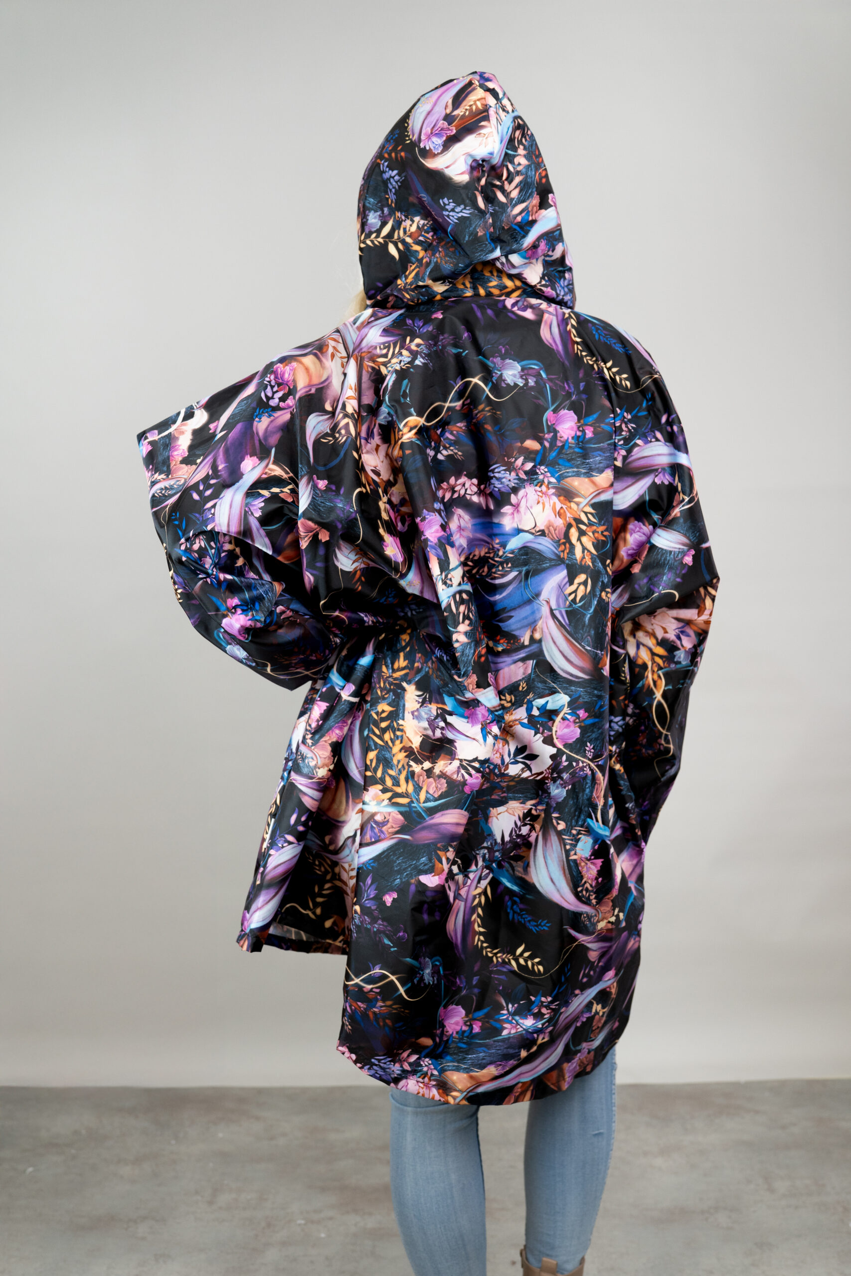 Sadeponcho, Windflower - Image 2