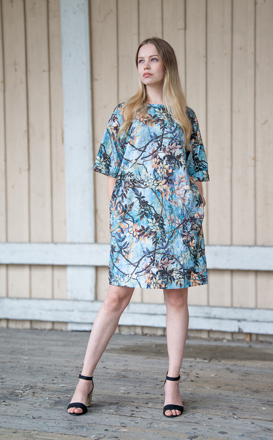 Oversize T-paitamekko taskuilla - Raindrop